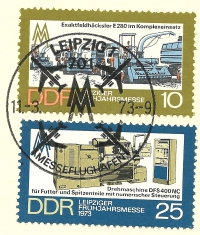 Detailansicht - Ersttagsbrief - Leipziger Frühjahrsmesse mit Messesymbol, 1973 - Leipziger Messe zeigt auf Briefmarke Exaktfeldhäcksler e280 im Komplexeinsatz Drehmaschine DFS 400 NC sehr selten!