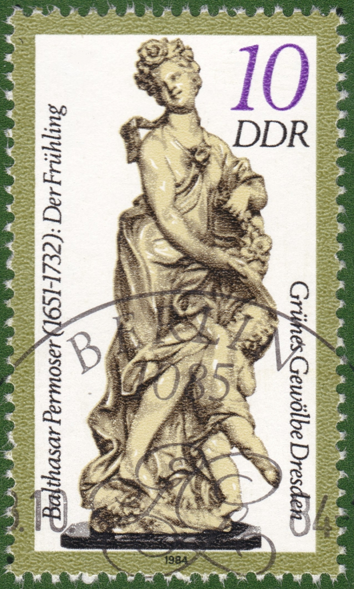 Briefmarke - 10 Pfennig DDR Grünes Gewölbe - Der Frühling - Elfenbein-Kleinplastik aus dem Zyklus der vier Jahreszeiten von Balthasar Permoser, 1984 Postkarte in einem sehr gutem Zustand