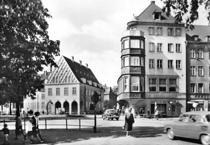 Vorderansicht - 850 Jahre Zwickau Ansichtskarte, 1968 - Dr.-Friedrichs-Ring mit Ringkaffee und Klubhaus Echt Foto