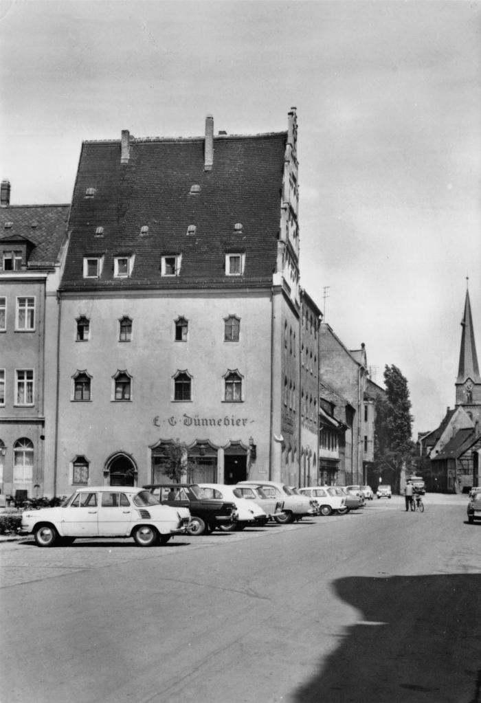 Vorderansicht - Zwickau - Dünnebier am Neuberin-Platz, 1971 - Dünnebier Haus, Neuberin-Platz in Zwickau Echte Fotografie
