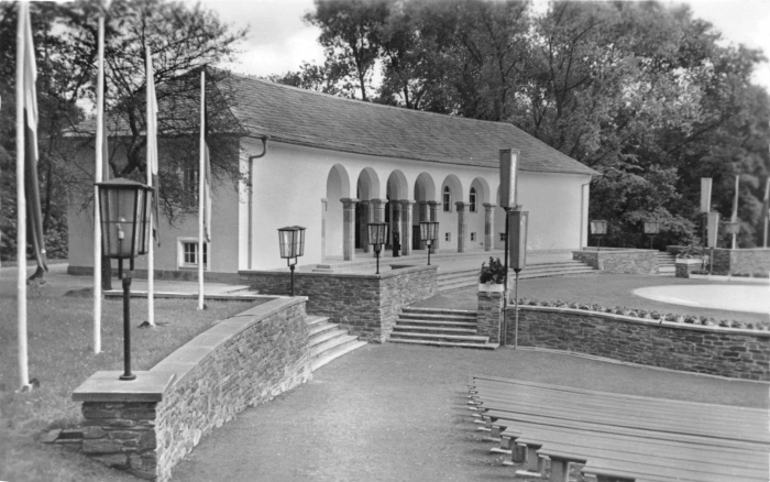 Vorderansicht - Zwickau - Freilichtbühne, 1958 - alte Schwarz-Weiß-Postkarte Echte Fotografie