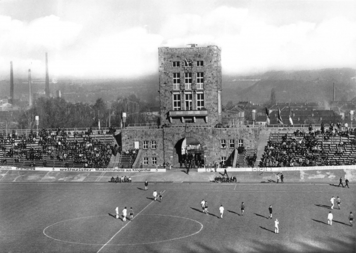 Vorderansicht - Zwickau - Georgi-Dimitroff-Stadion (Westsachsenstadion), 1972 - Ansichtskarte zum Kaufen Echte Fotografie