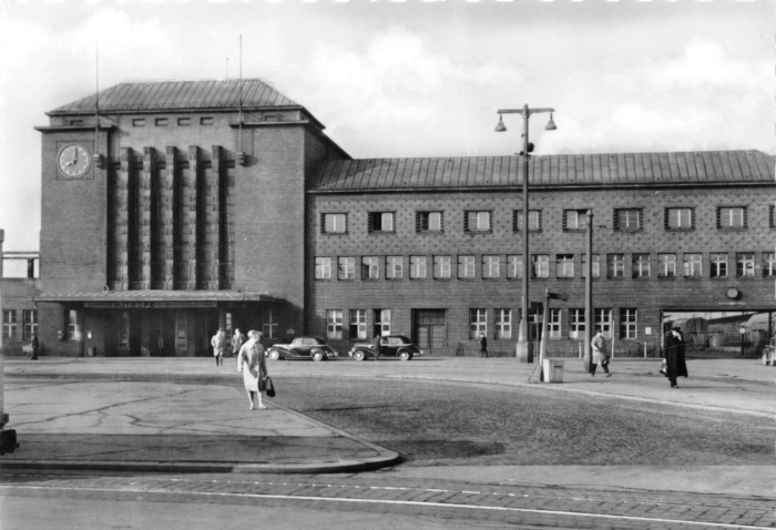 Vorderansicht - Zwickau - Hauptbahnhof, 1963 - Ansichtskarte zum Kaufen Echte Fotografie