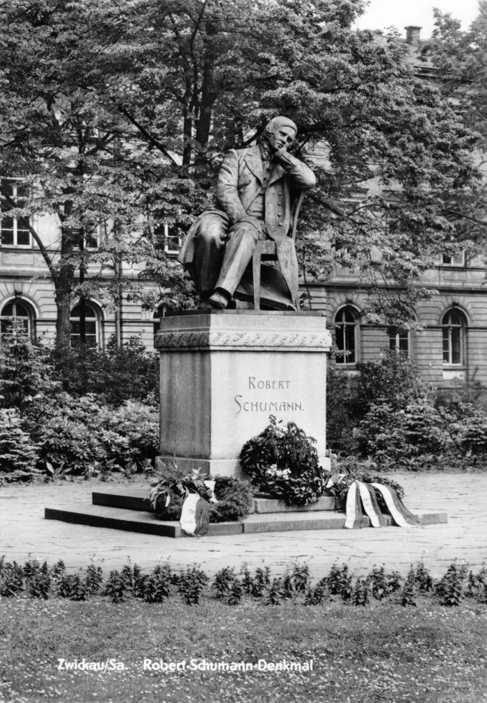 Vorderansicht - Zwickau - Robert-Schumann-Denkmal, 1975 - Robert-Schumann-Denkmal im Schwanenteich in Zwickau Echt Foto