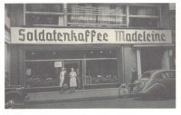 Vorderansicht - Postkarte Soldatenkaffee Madeleine, Paris 1942 - Truppenbetreuung des Kommandanten ungelaufen, sehr guter Zustand